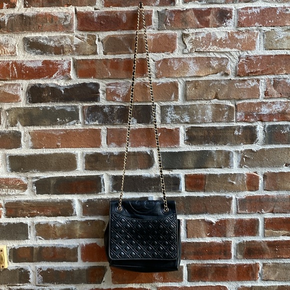 TORY BURCH Savannah Convertible Shoulder Bag - Black with Gold Chain - Picture 12 of 16